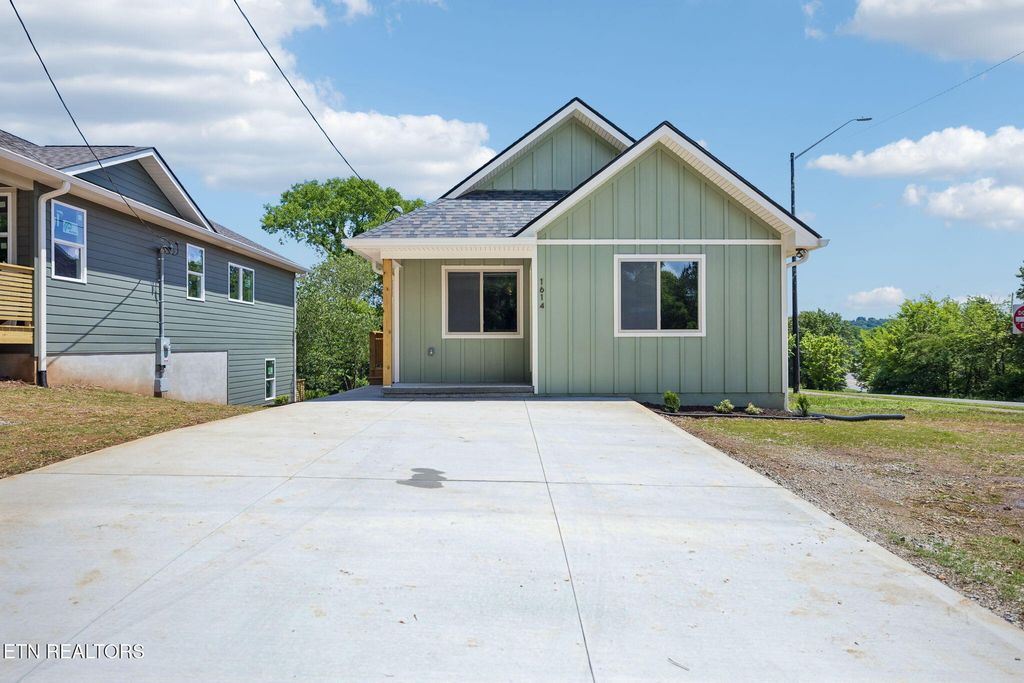 Photo of 1614 Rugby Ave, Knoxville, TN 37920 (MLS # 1342762)