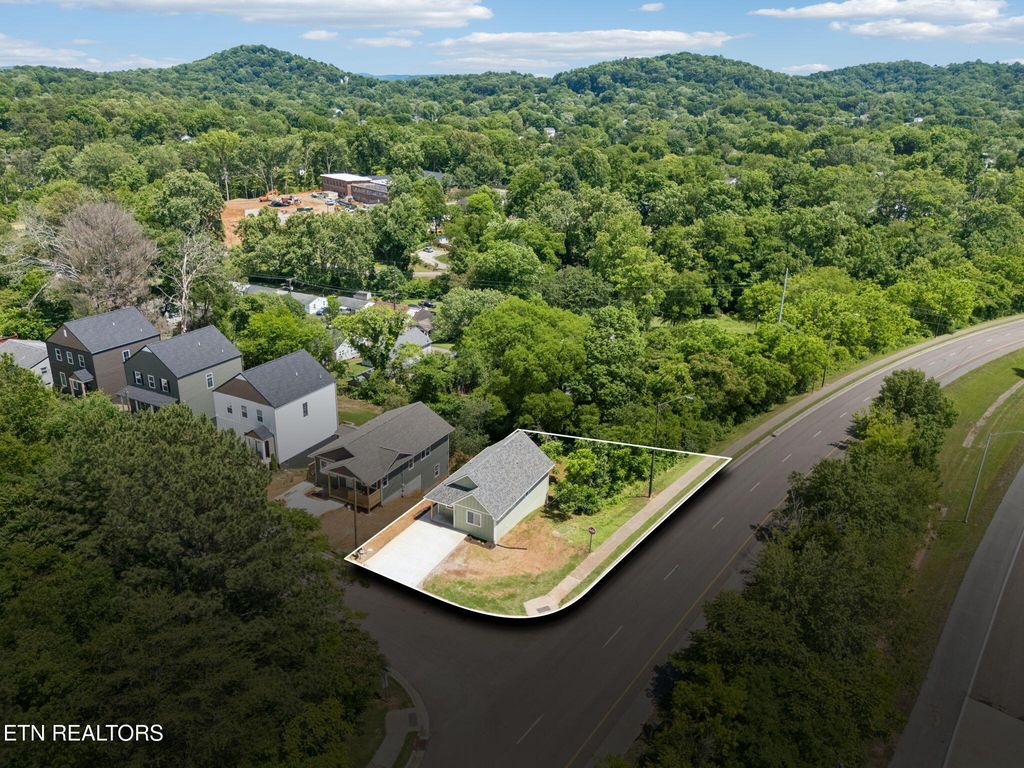 Photo of 1614 Rugby Ave, Knoxville, TN 37920 (MLS # 1342762)