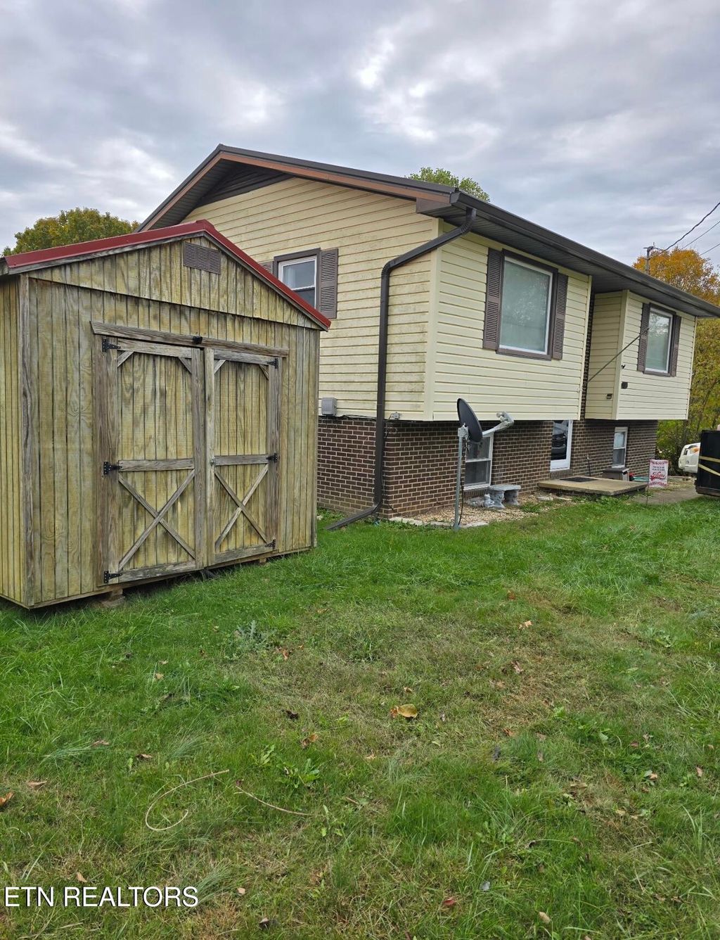 Photo of 404 Garrison Hollow Rd Rd, Elizabethton, TN 37643 (MLS # 1319935)