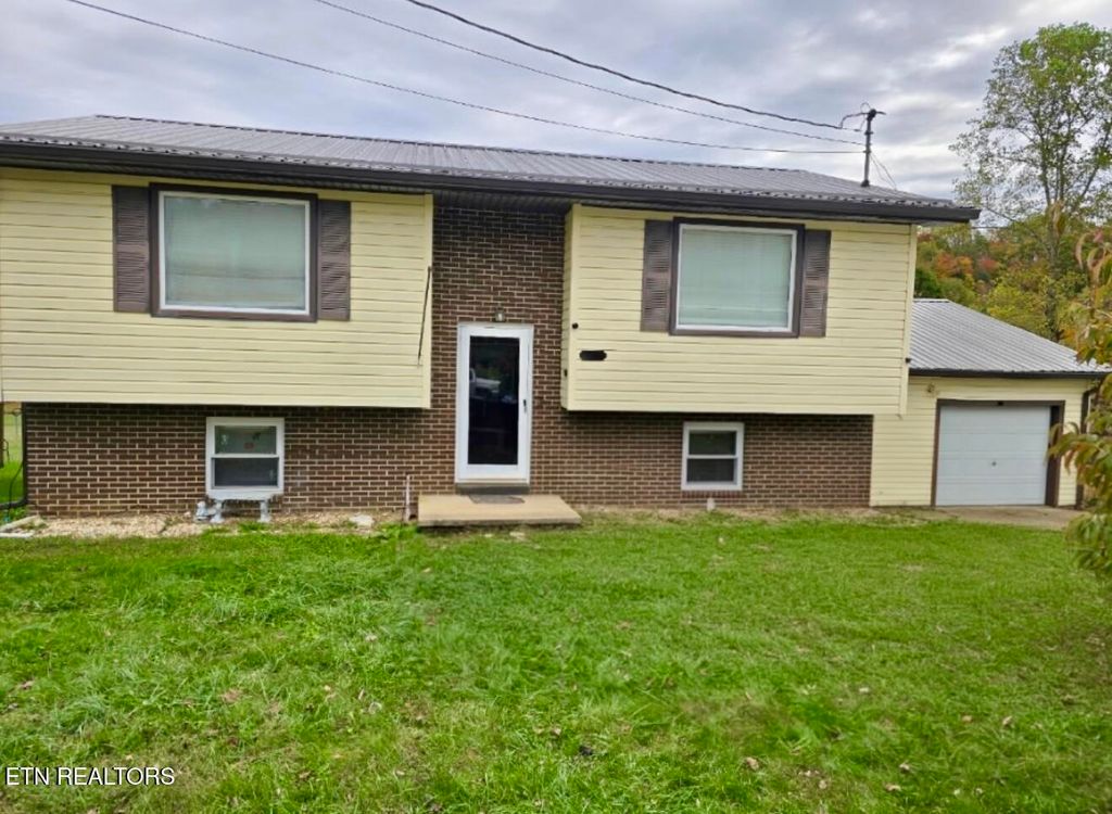 Photo of 404 Garrison Hollow Rd Rd, Elizabethton, TN 37643 (MLS # 1319935)