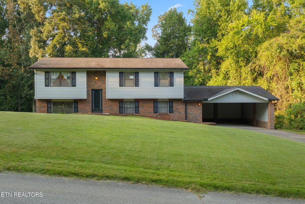 Photo of 535 Bobwhite Drive, Loudon, TN 37774 (MLS # 1354660)