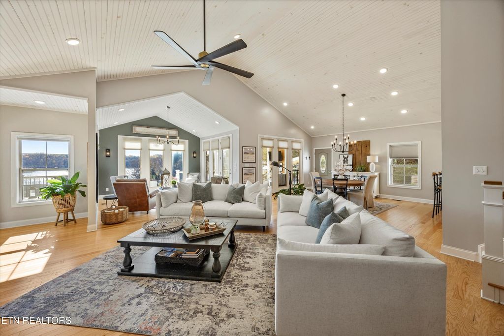 Photo of 115 Southcove Drive, Greenback, TN 37742 (MLS # 1321703)