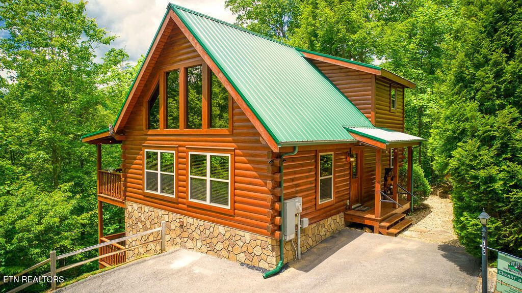 Photo of 766 High Mountain Way, Gatlinburg, TN 37738 (MLS # 1332447)