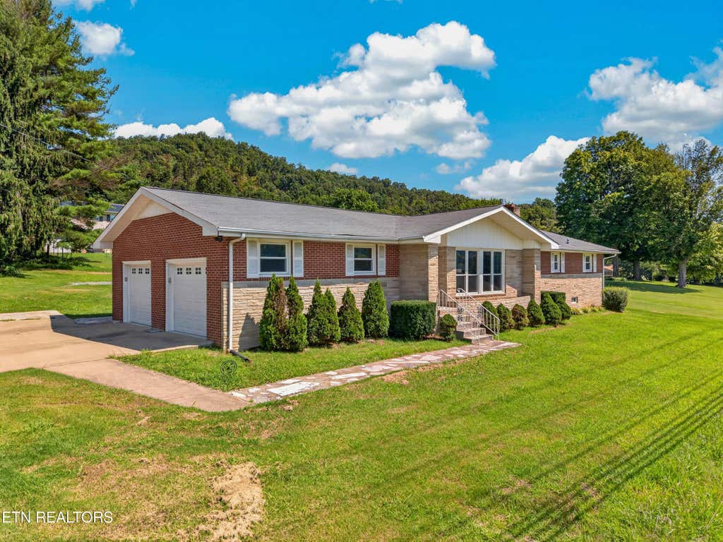 Photo of 304 Russell Drive, Rogersville, TN 37857 (MLS # 1350811)