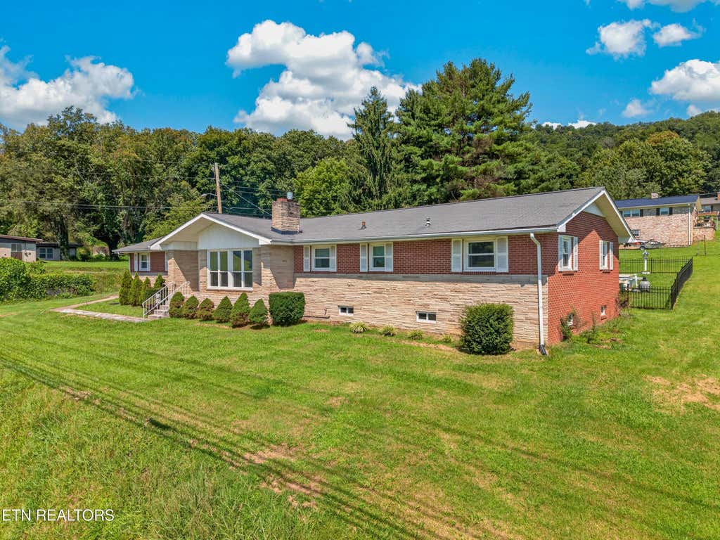 Photo of 304 Russell Drive, Rogersville, TN 37857 (MLS # 1350811)