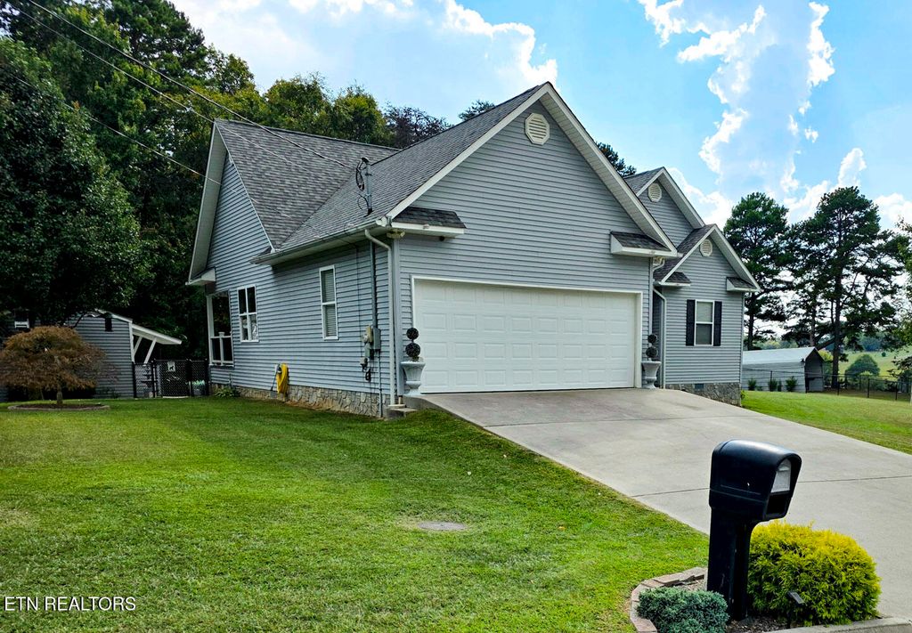 Photo of 1126 Sunshine Drive, Dandridge, TN 37725 (MLS # 1316191)