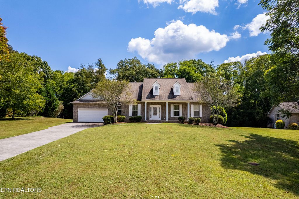 Photo of 1812 Crazy Horse Drive, Maryville, TN 37801 (MLS # 1314342)