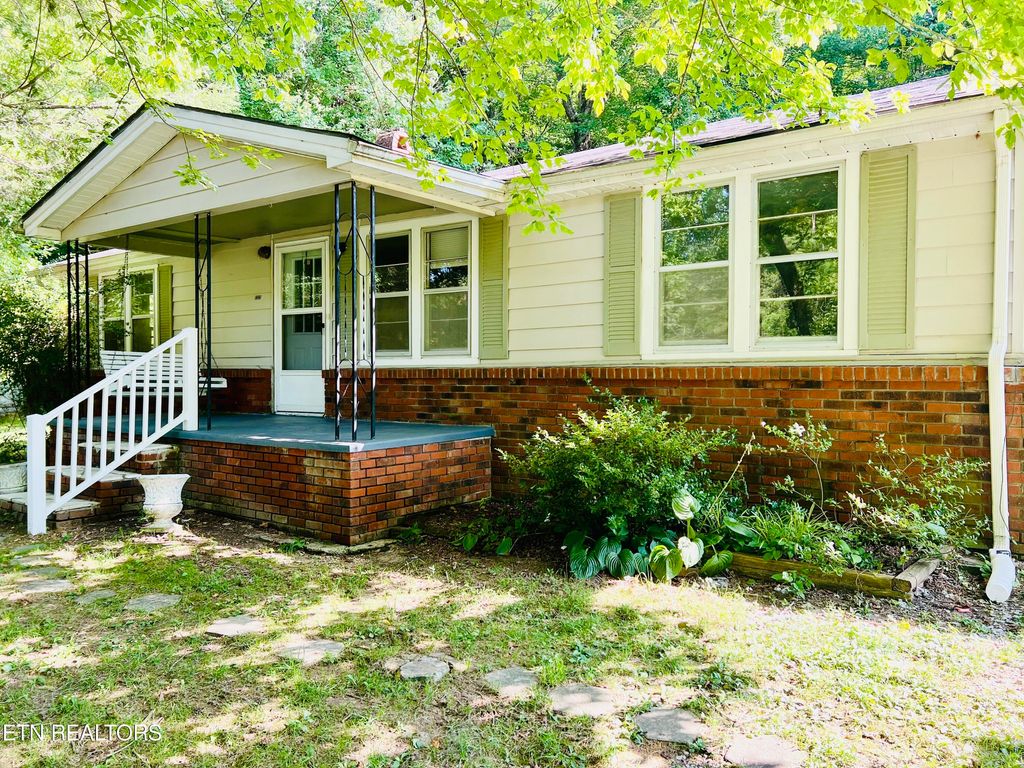 Photo of 1372 Old Kentucky Rd, Tazewell, TN 37879 (MLS # 1272681)