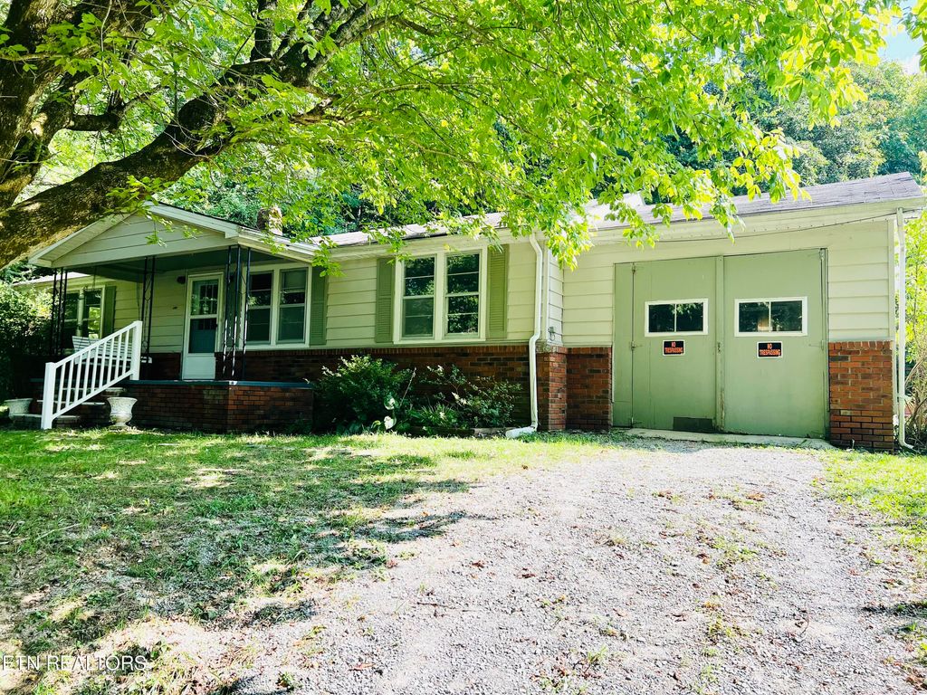 Photo of 1372 Old Kentucky Rd, Tazewell, TN 37879 (MLS # 1272681)