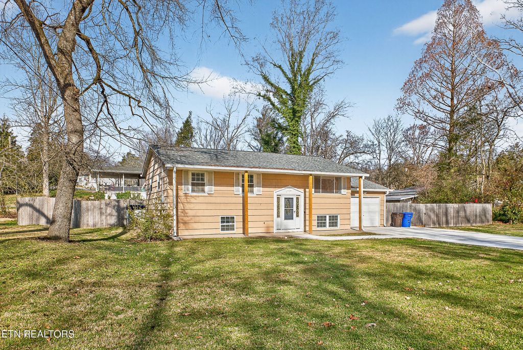 Photo of 110 Providence Rd, Oak Ridge, TN 37830 (MLS # 1323996)