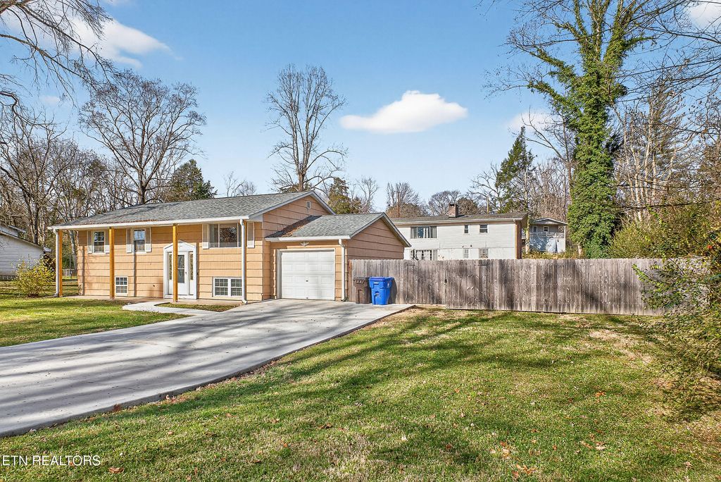 Photo of 110 Providence Rd, Oak Ridge, TN 37830 (MLS # 1323996)