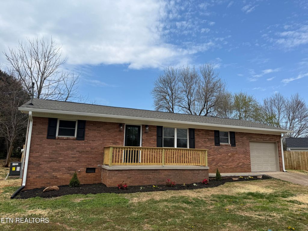 Photo of 3104 Aspen Lane, Strawberry Plains, TN 37871 (MLS # 1294947)