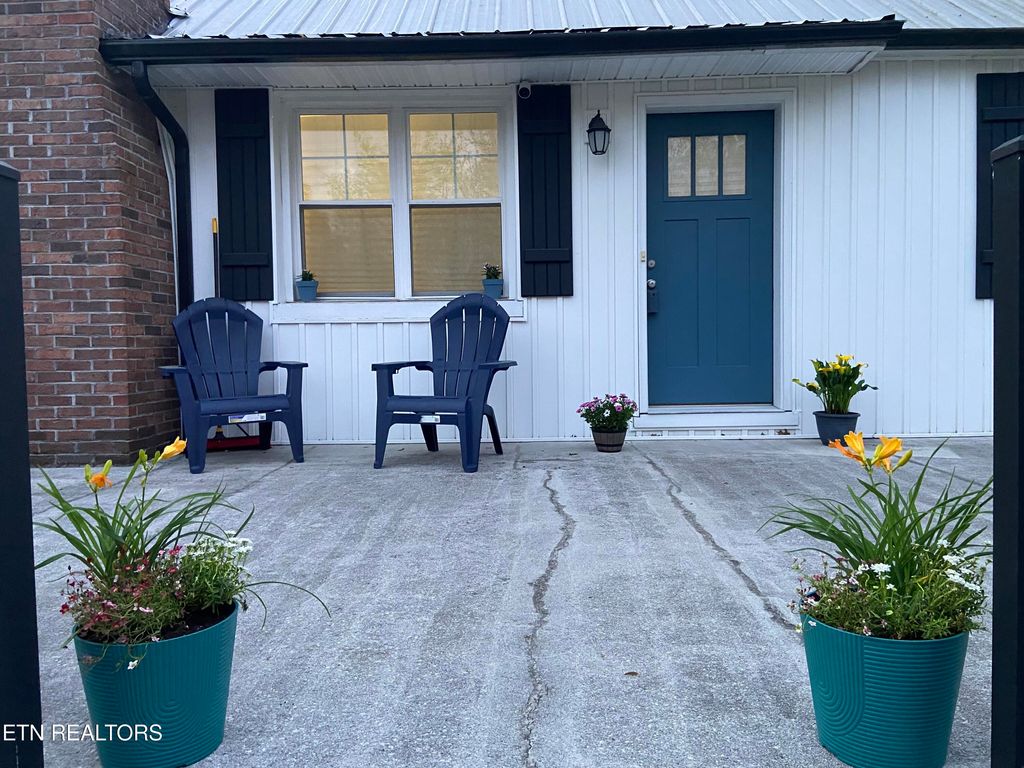 Photo of 314 W Young High Pike, Knoxville, TN 37920 (MLS # 1334885)