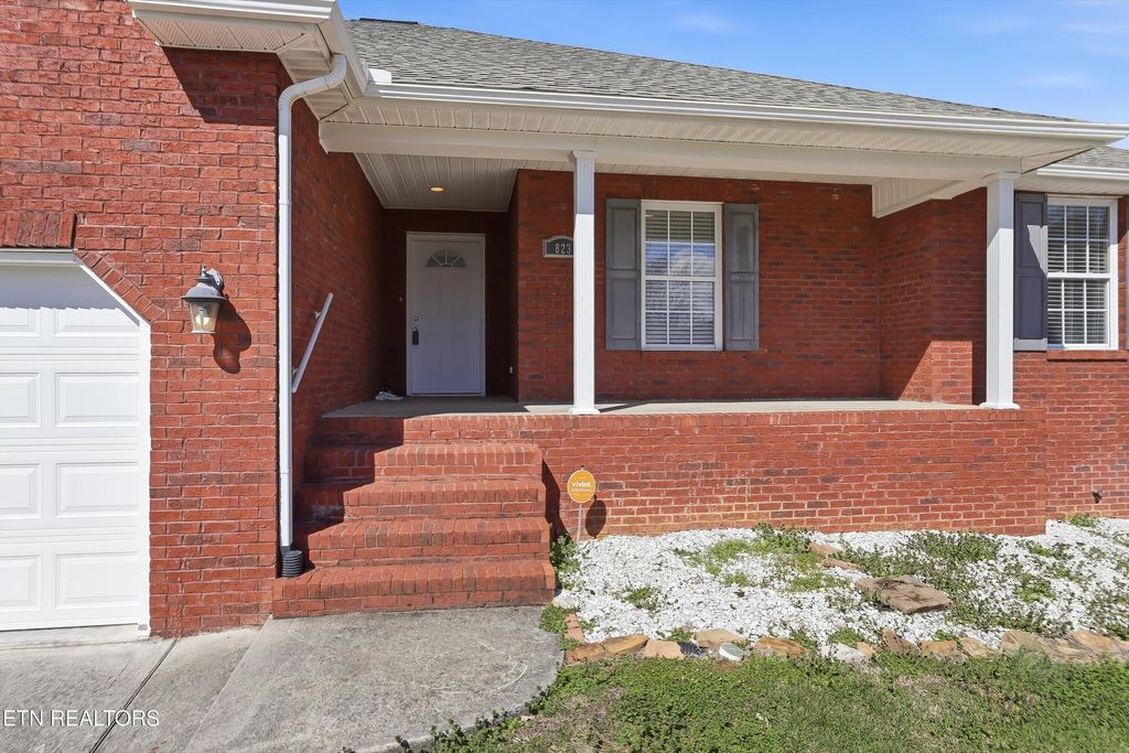 Photo of 823 Colonial Estates Way, Knoxville, TN 37920 (MLS # 1331035)