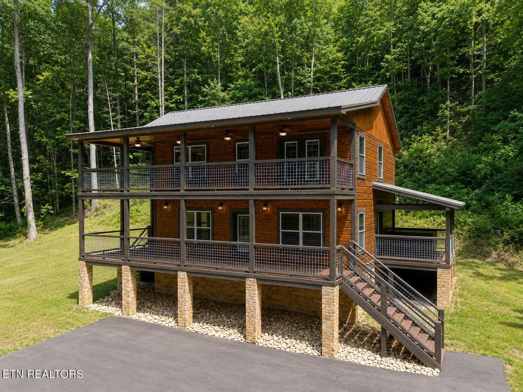 Photo of 3066 N Clear Fork Rd, Sevierville, TN 37862 (MLS # 1348912)