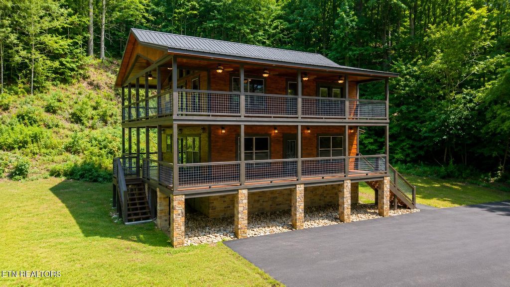 Photo of 3066 N Clear Fork Rd, Sevierville, TN 37862 (MLS # 1348912)