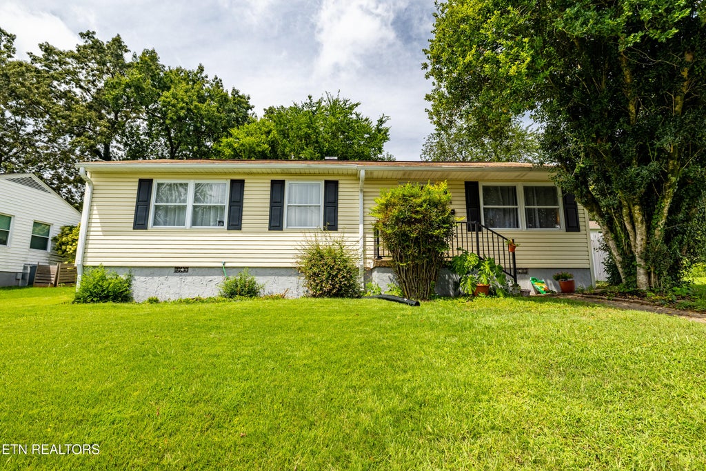 Photo of 114 Aspen Lane, Oak Ridge, TN 37830 (MLS # 1352043)