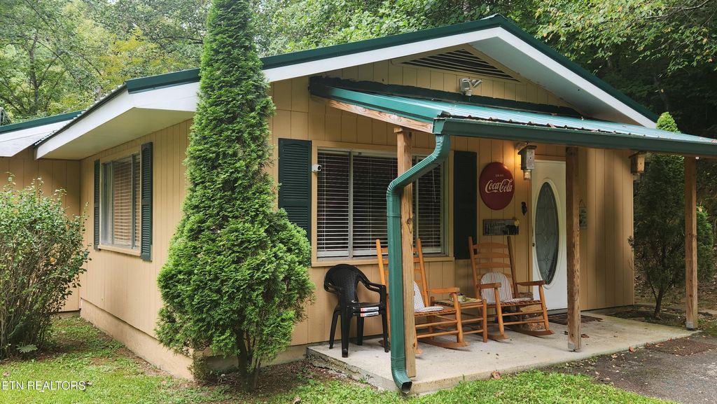 Photo of 1705 Floyd Way, Gatlinburg, TN 37738 (MLS # 1314453)