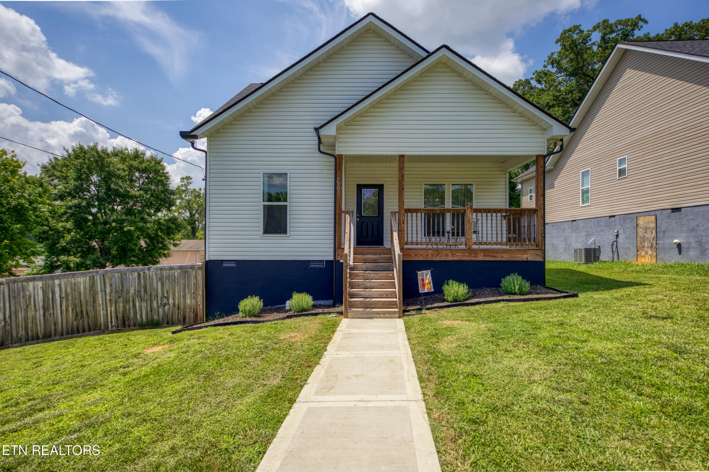 Photo 1 of 24 — 2901 Lay Ave, Knoxville, TN 37914