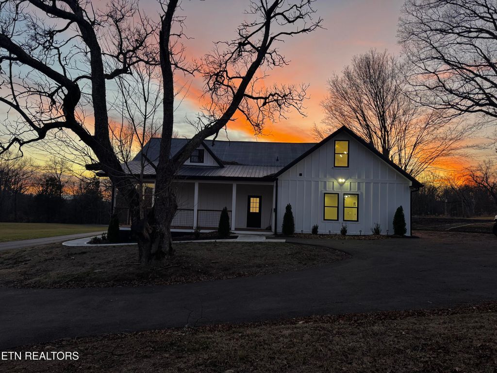 Photo of 1545 Slover Springs Rd, Dandridge, TN 37725 (MLS # 1324217)