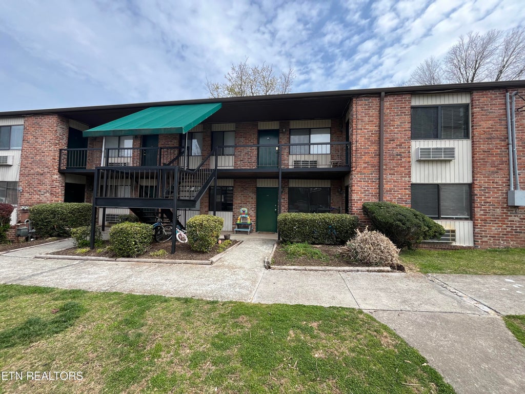 Photo of 2733 Jersey Ave #B302, Knoxville, TN 37919 (MLS # 1350994)