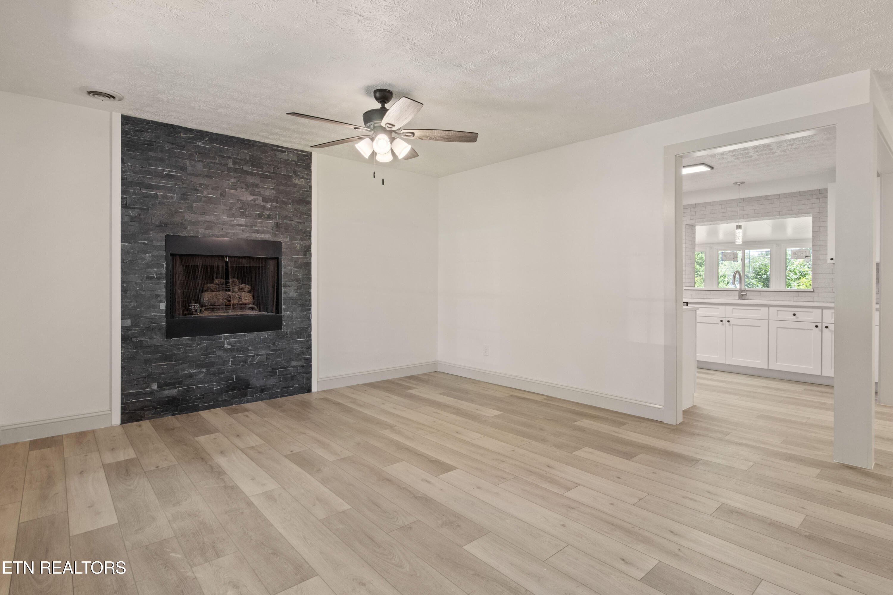 3824 Longwood Drive
