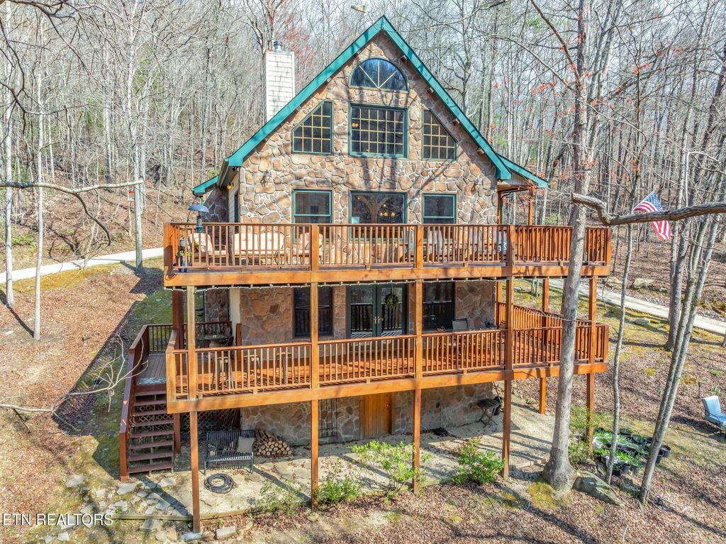 Photo of 116 Chickasaw Drive Dr, Harriman, TN 37748 (MLS # 1295382)