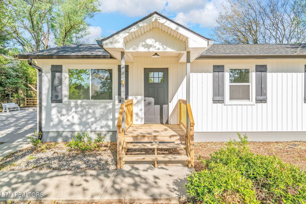 Photo of 703 Little Dogwood Rd, Kingston, TN 37763 (MLS # 1295295)