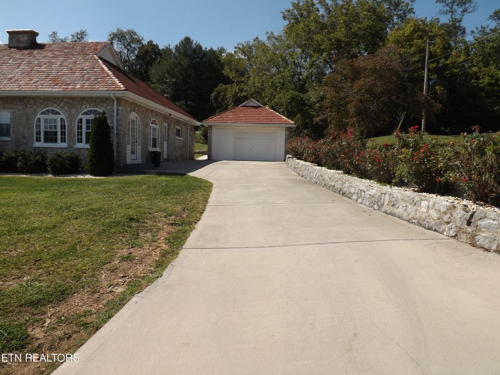 Photo of 1702 Haynes St, Tazewell, TN 37879 (MLS # 1336971)