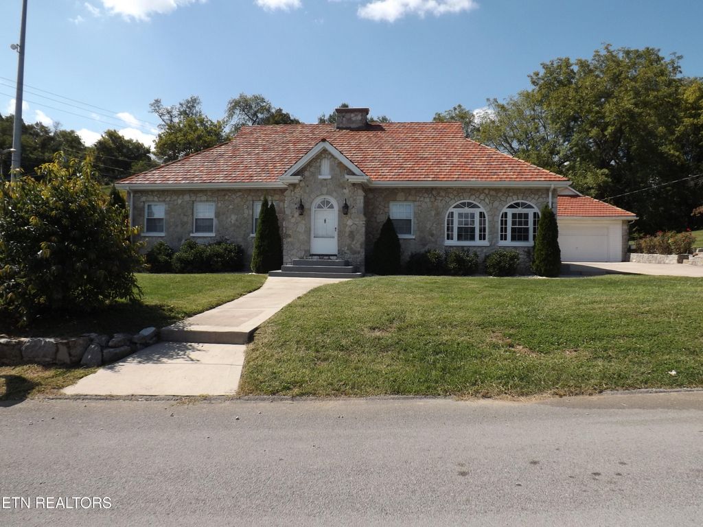 Photo of 1702 Haynes St, Tazewell, TN 37879 (MLS # 1336971)