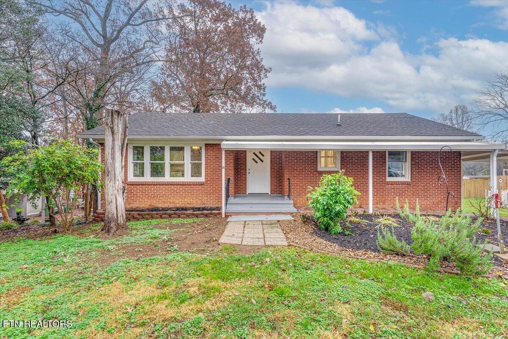 Photo of 1624 Everett Ave, Maryville, TN 37804 (MLS # 1323074)