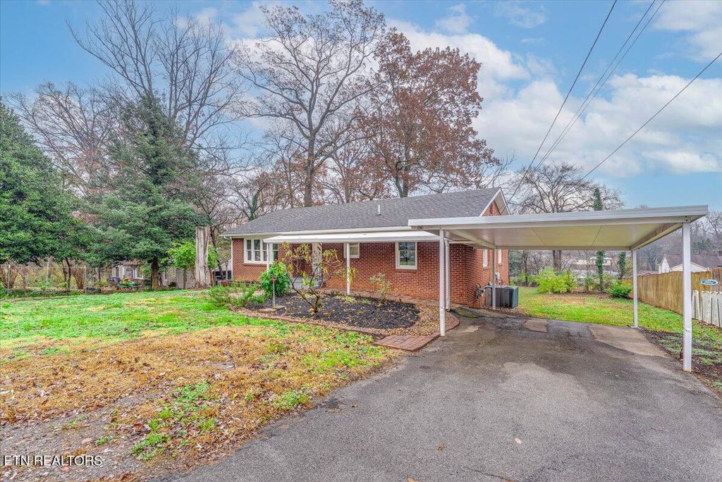 Photo of 1624 Everett Ave, Maryville, TN 37804 (MLS # 1323074)