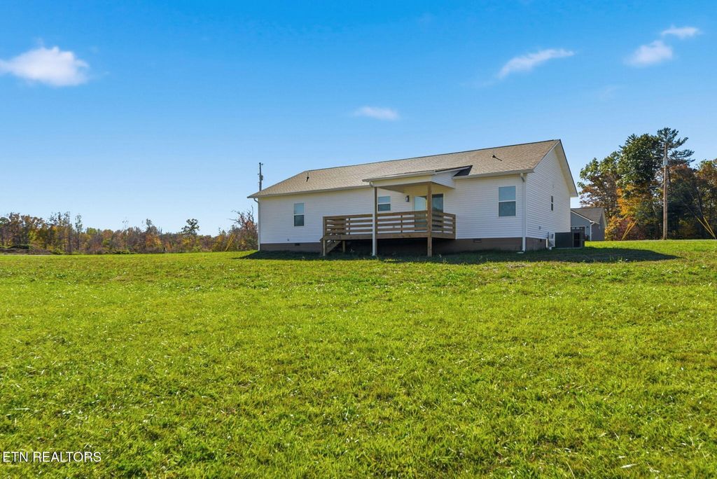 Photo of 183 Meadow Drive, Oliver Springs, TN 37840 (MLS # 1314638)