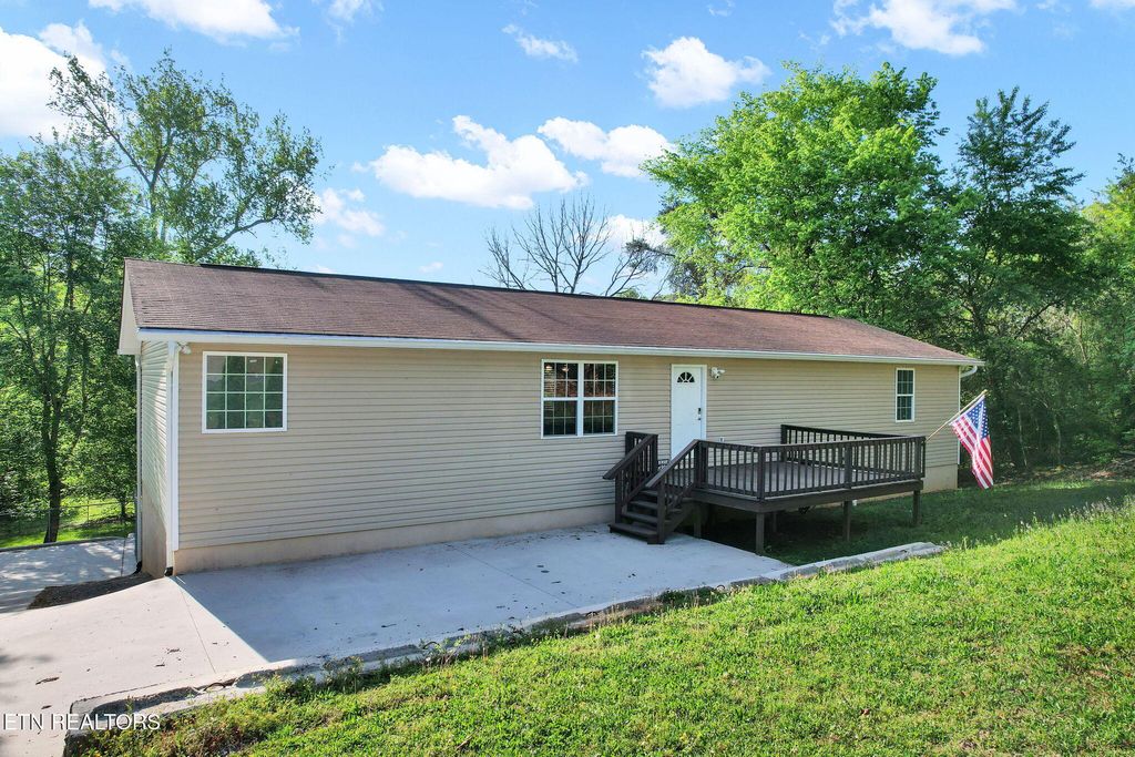 Photo of 225 Laurel Drive, Spring City, TN 37381 (MLS # 1336759)