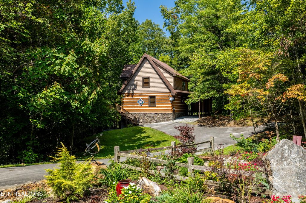 Photo of 813 Stonegate Way, Townsend, TN 37882 (MLS # 1240080)