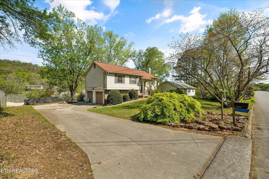 Photo of 4803 Chase Hill Drive, Knoxville, TN 37918 (MLS # 1336027)