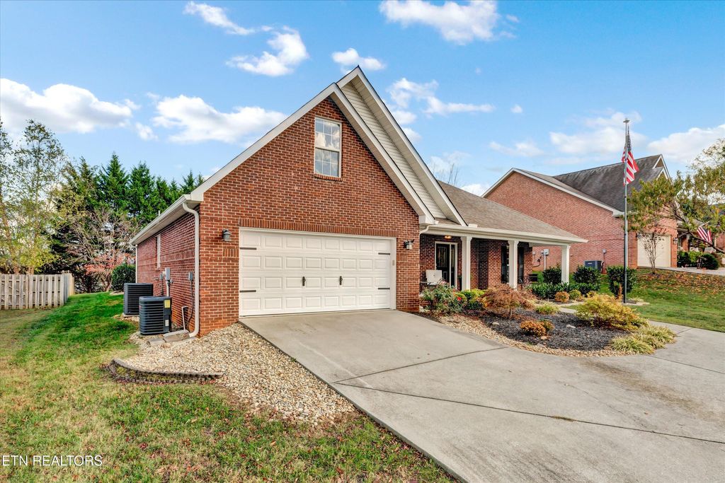 Photo of 2034 Cherokee Drive, Maryville, TN 37801 (MLS # 1319932)