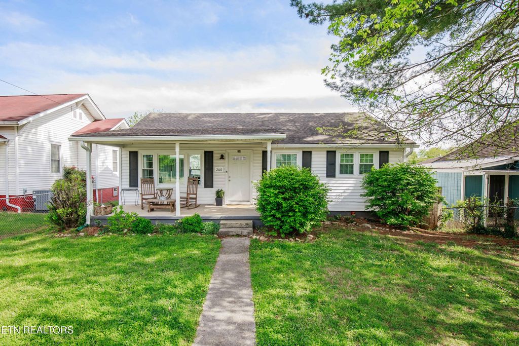 Photo of 208 E Caldwell Ave, Knoxville, TN 37917 (MLS # 1336811)