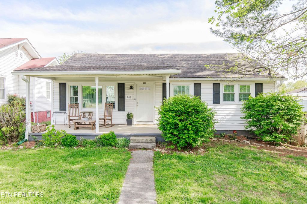 Photo of 208 E Caldwell Ave, Knoxville, TN 37917 (MLS # 1336811)