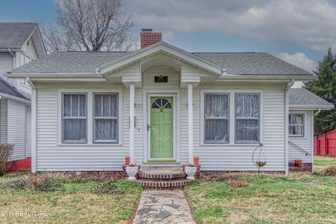 Photo of 2009 Fairmont Boulevard Blvd, Knoxville, TN 37917 (MLS # 1326324)