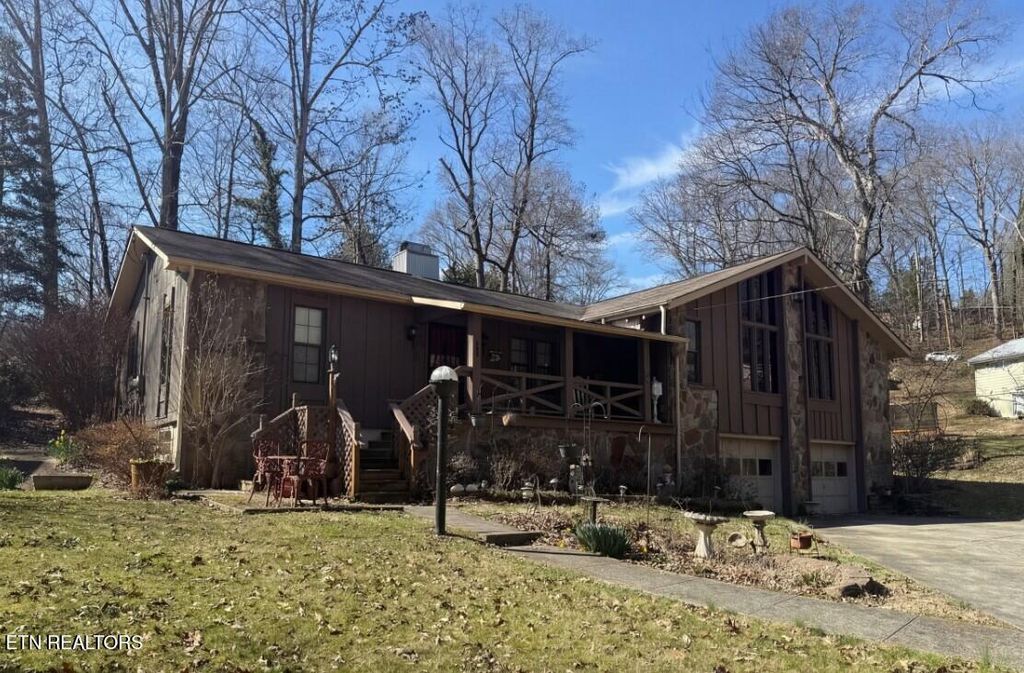 Photo of 403 Delaware Ave, Oak Ridge, TN 37830 (MLS # 1332162)