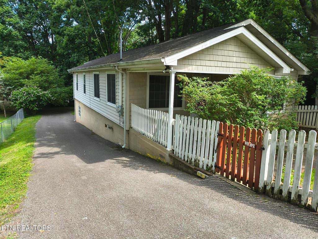 Photo of 1919 Shasta Rd, Maryville, TN 37801 (MLS # 1346496)