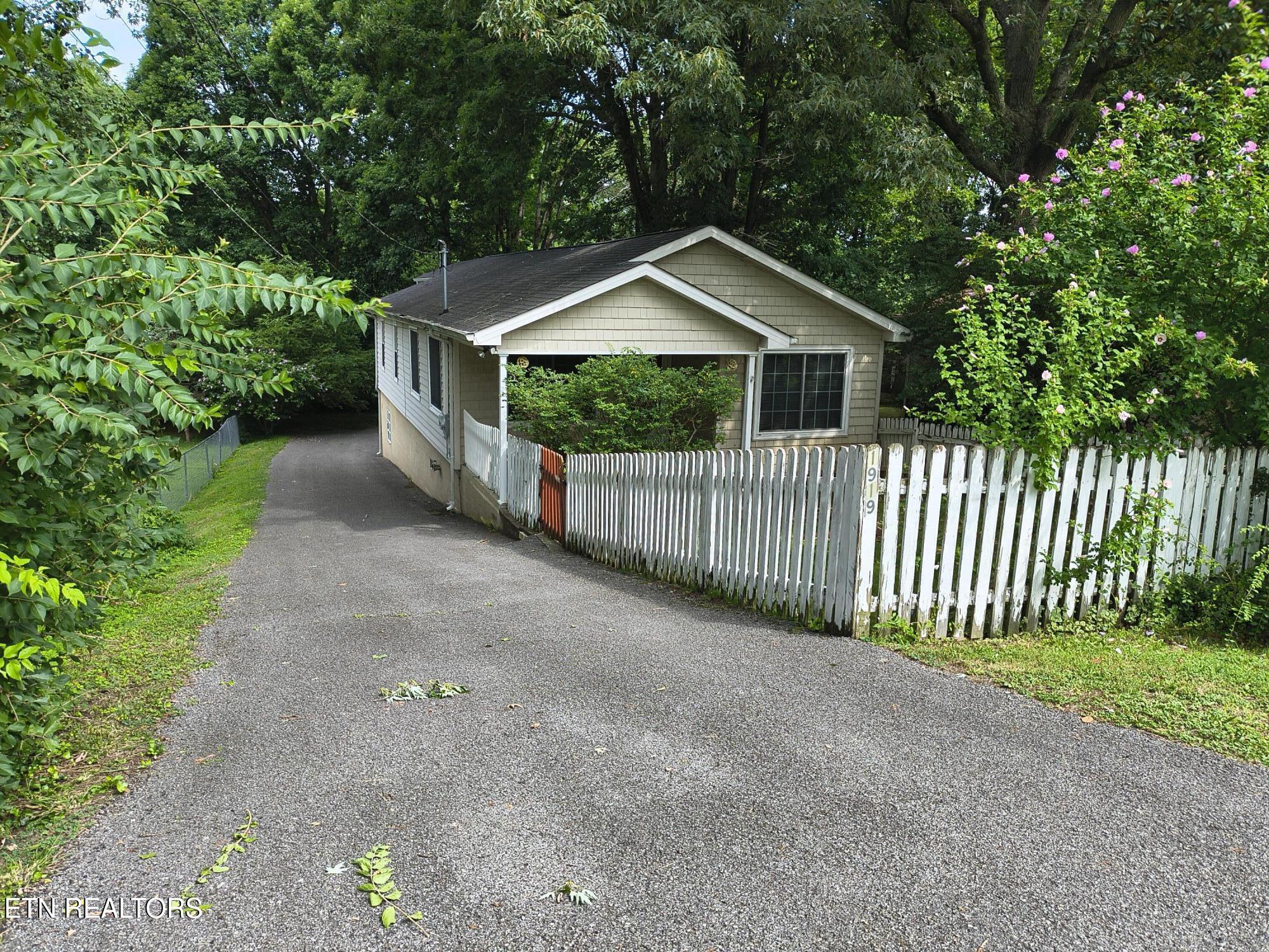 Photo 1 of 26 — 1919 Shasta Rd, Maryville, TN 37801