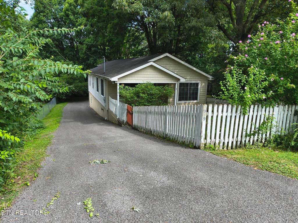 Photo of 1919 Shasta Rd, Maryville, TN 37801 (MLS # 1346496)