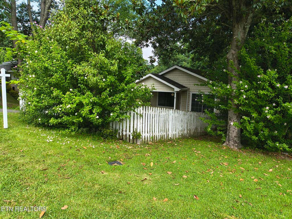 Photo of 1919 Shasta Rd, Maryville, TN 37801 (MLS # 1346496)