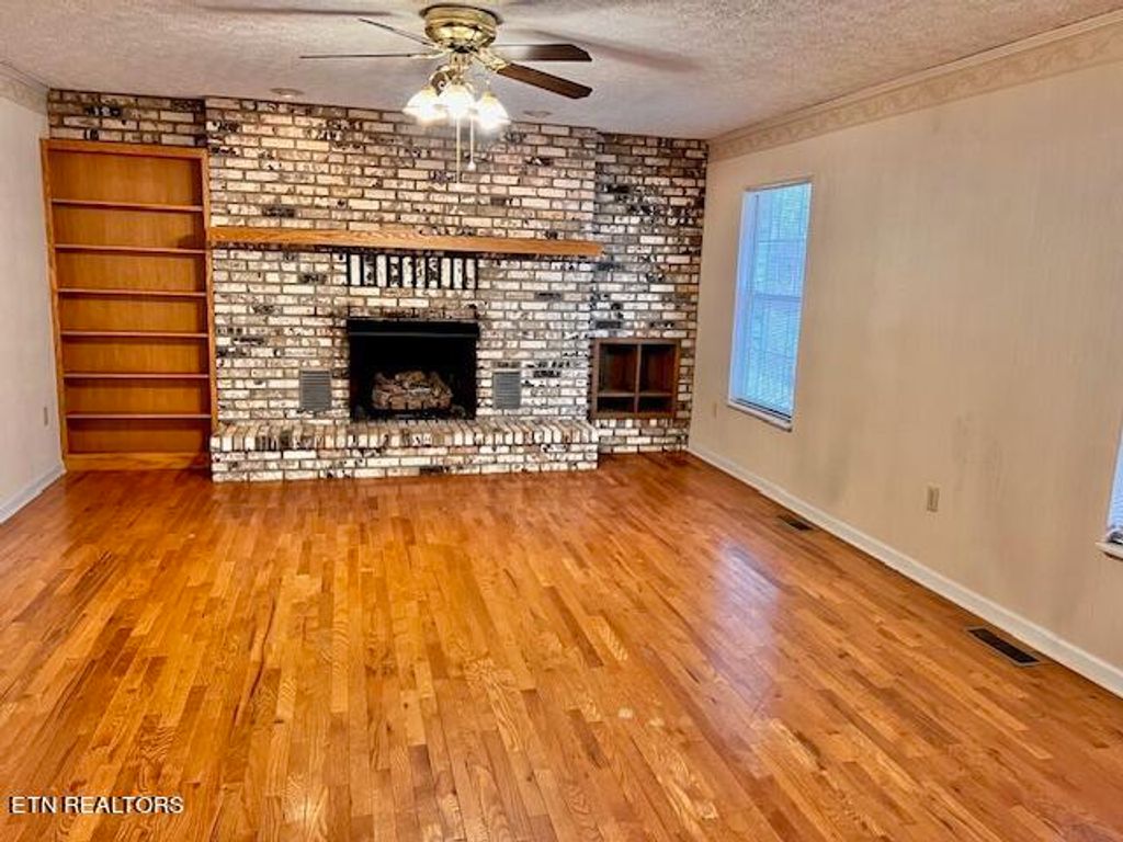 Photo of 401 Poplar Creek Rd, Oliver Springs, TN 37840 (MLS # 1254553)