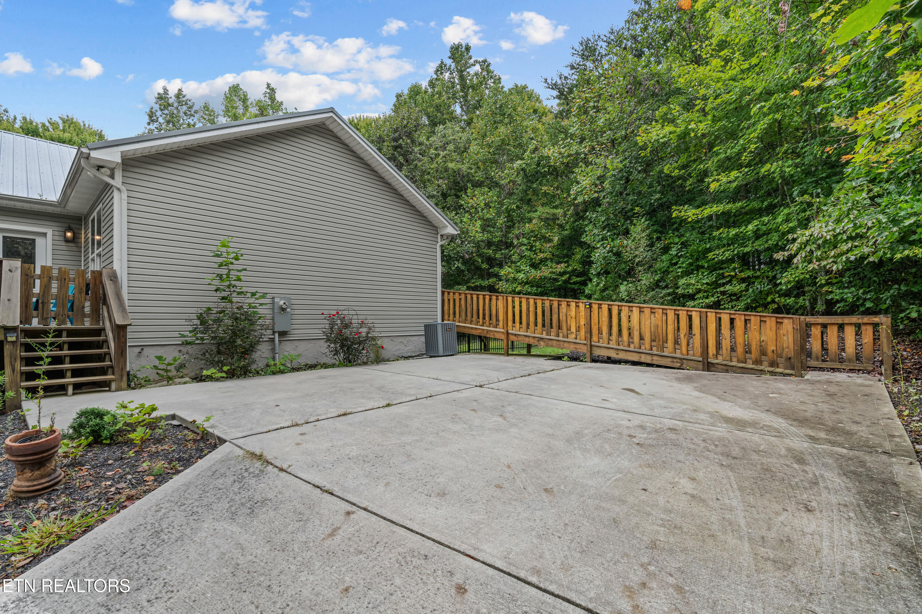 3851 Mistletoe Loop Loop