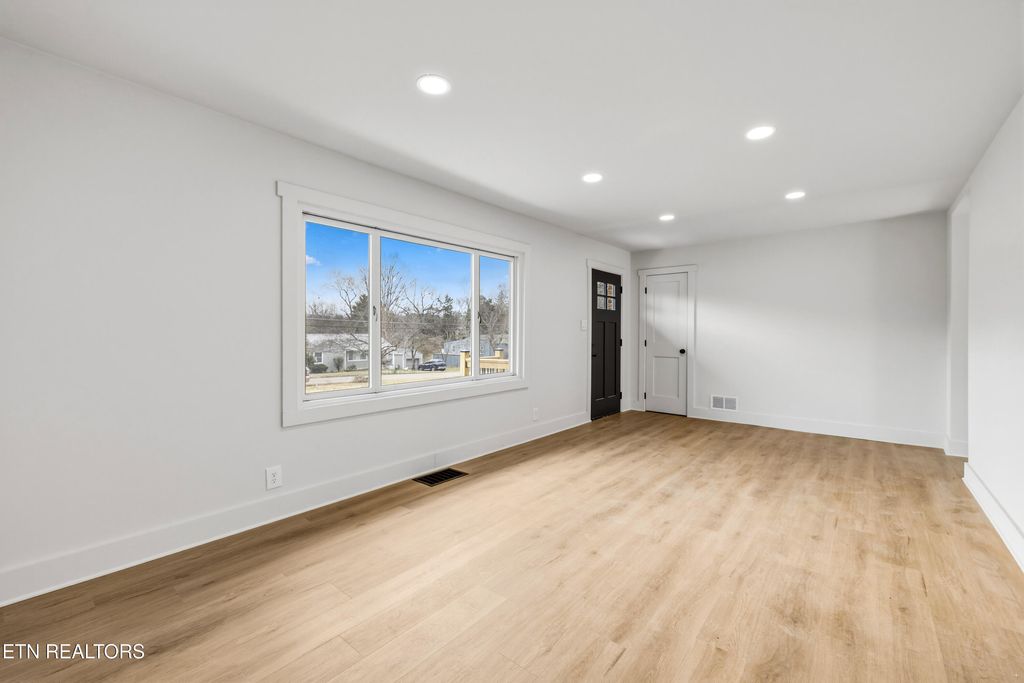 Photo of 5702 Ridgefield Rd, Knoxville, TN 37912 (MLS # 1331172)