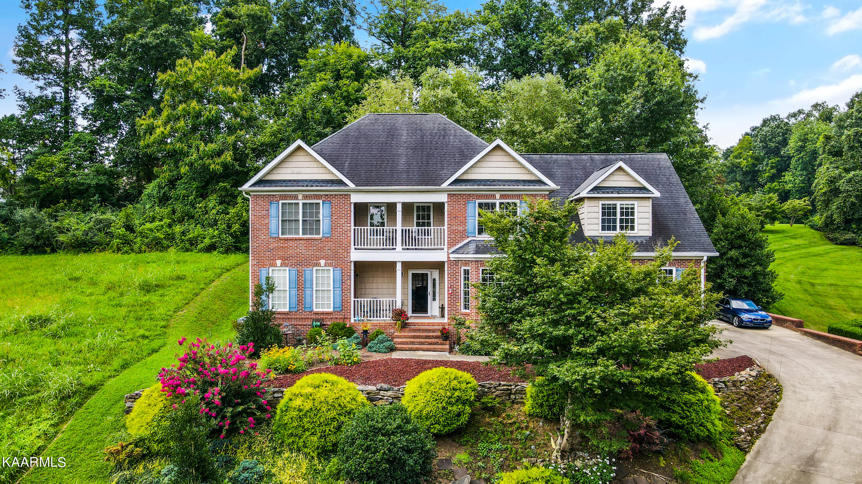Photo 1 of 11 — 40 Riverside Drive, Oak Ridge, TN 37830
