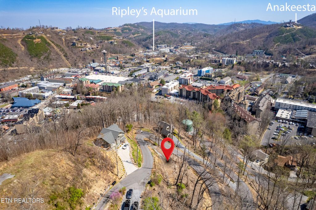 Photo of 865 Highland Rd, Gatlinburg, TN 37738 (MLS # 1295211)